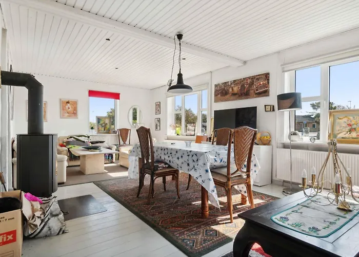 بيت للعطل Summer House In